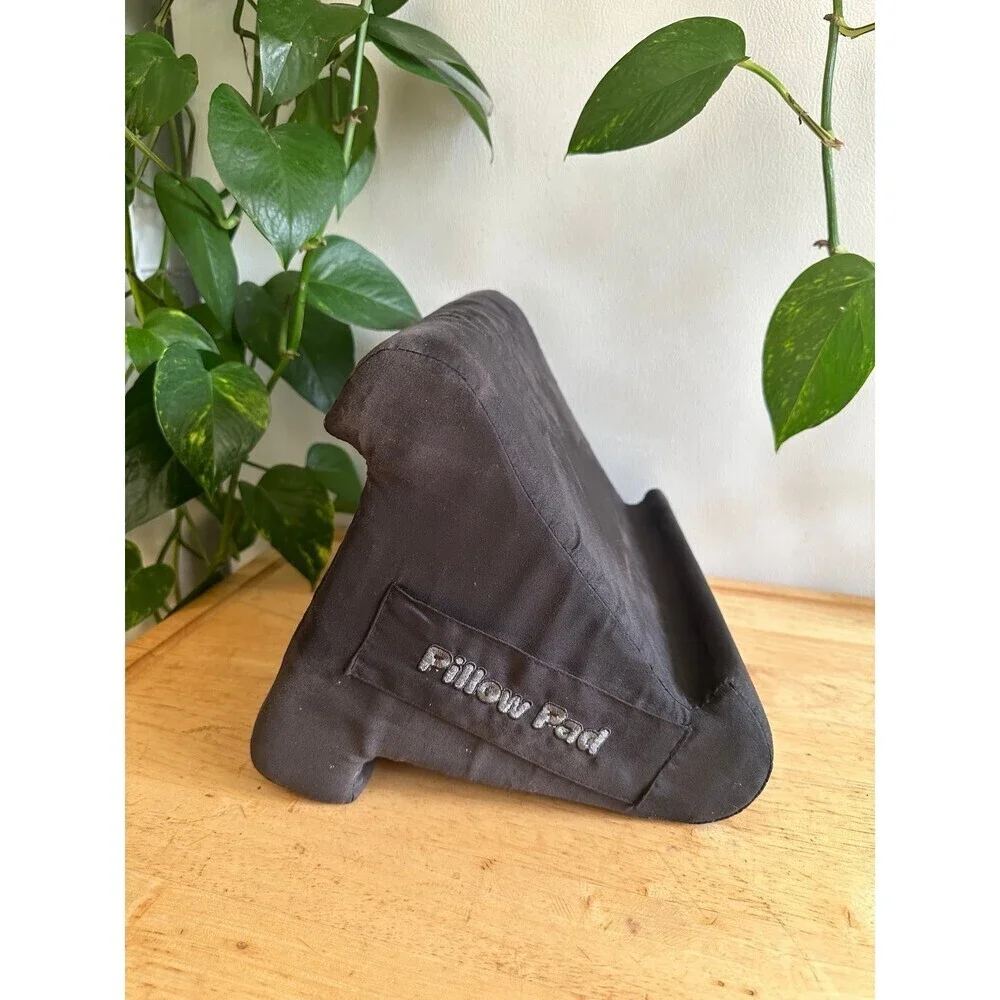 Gray Pillow Pad stand